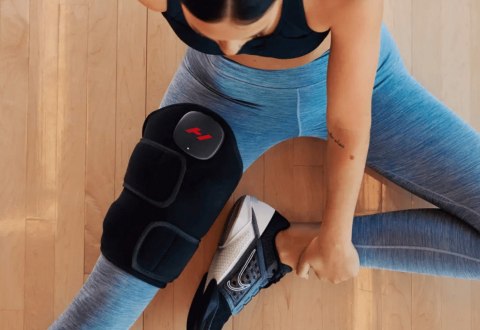 Masażer wibrująco - rozgrzewający na kolano Hyperice Venom 2 lewy/prawy Masażer wibrująco - rozgrzewający na kolano Hyperice Venom 2 lewy/prawy